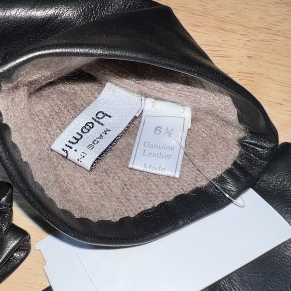Size 6 1/2 NEW Bloomingdale's Black Leather Gloves with Cashmere Lining  $88 - Picture 4 of 7
